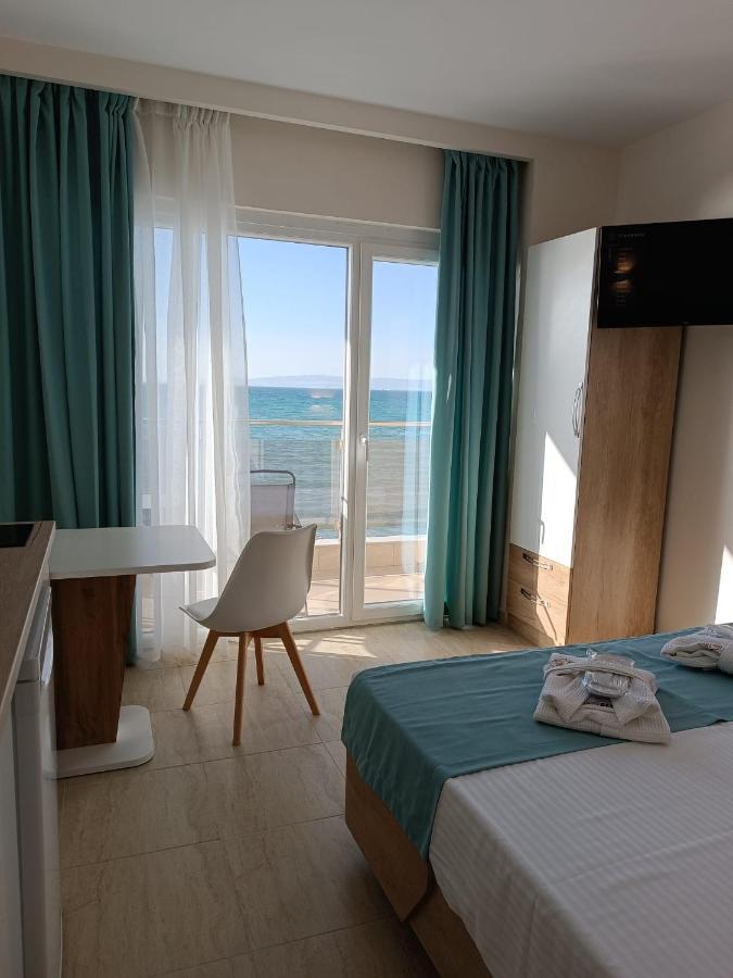 Navarino Luxe Suites With Sea View Peraia  Exterior photo